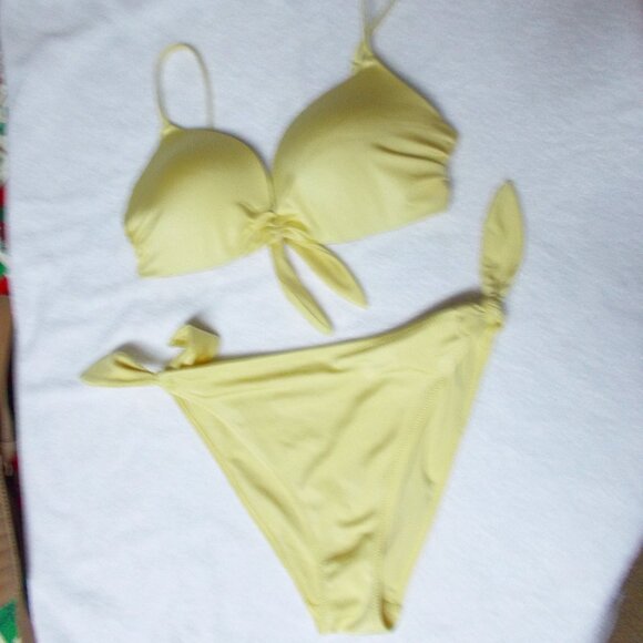 Light Yellow H&M Bikini Set in S Bottom/34C Top - Picture 1 of 4